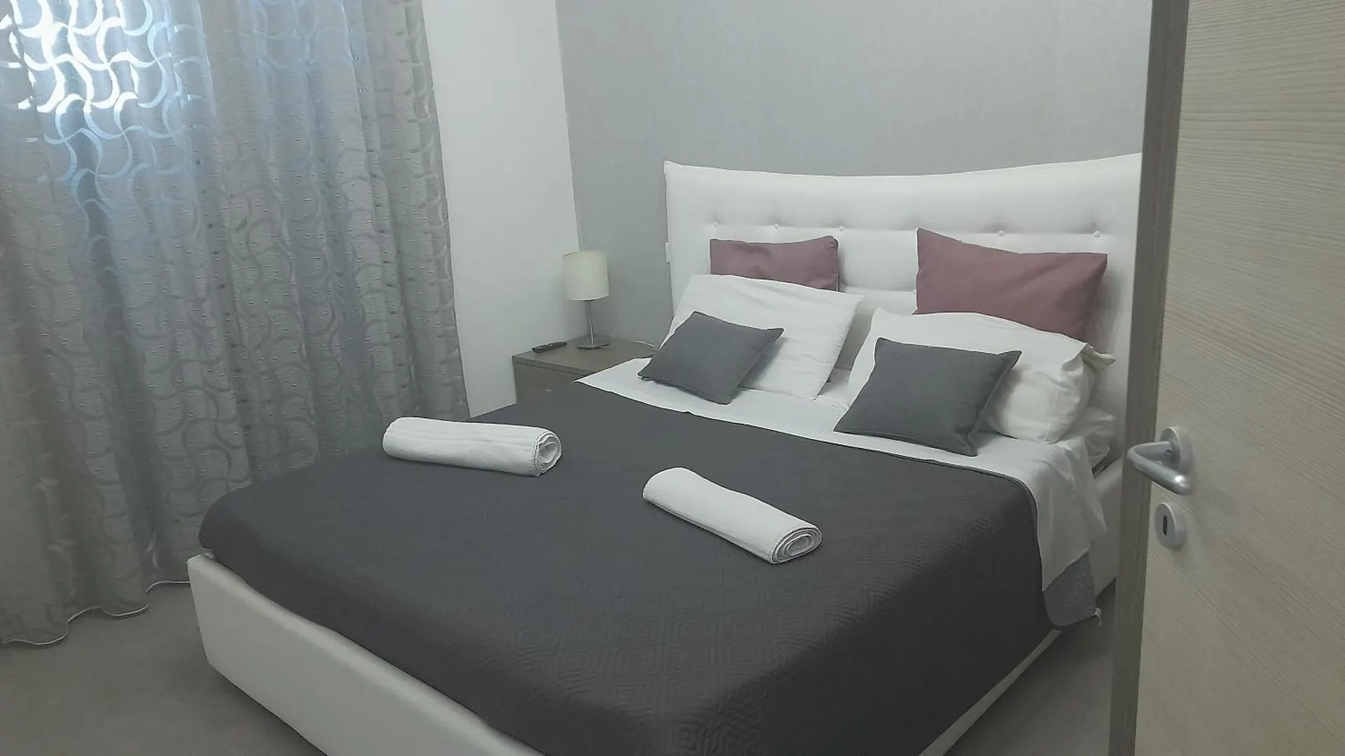 I Faraglioni Comfort Rooms Terrasini 2*,  Italy